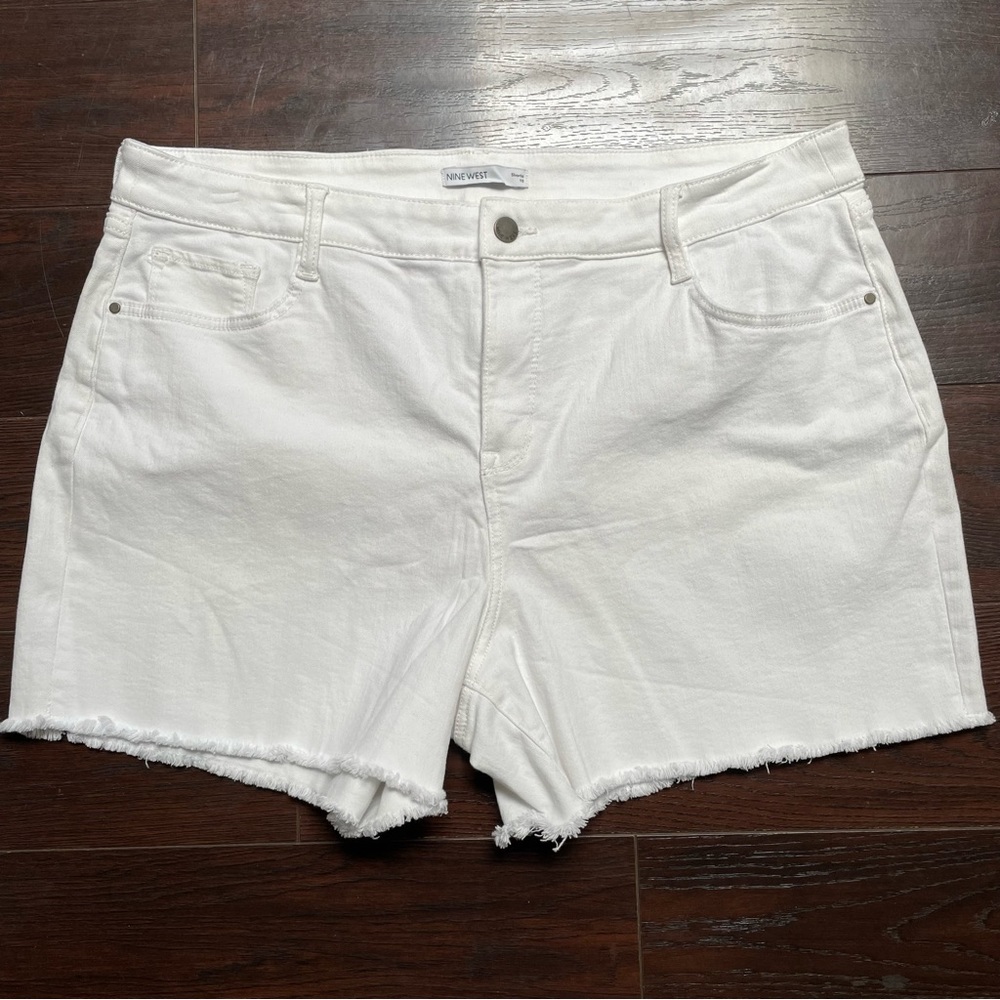 Nine West Slimming Pocket White Denim Shorts